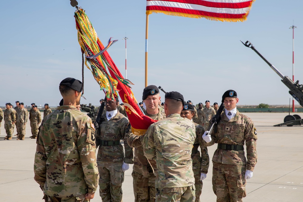 2-32 Field Artillery Regiment, 1 BCT, 101 ABN DIV Passing the Colors