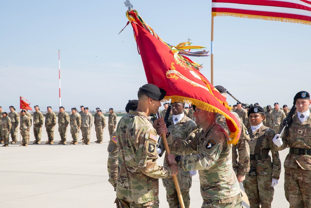 2-32 Field Artillery Regiment, 1 BCT, 101 ABN DIV Passing the Colors