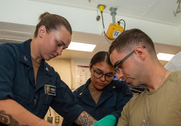 USU Students Receive Operational Medicine Training Onboard USS Boxer (LHD 4)