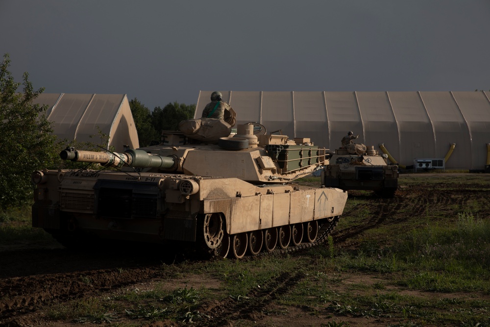 Armored Tanks Arrive in Poland