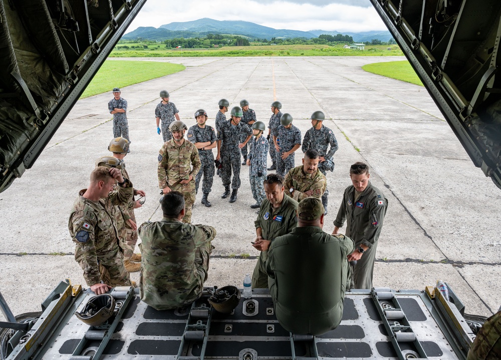 U.S., Japan forces conduct first bilateral C-130 refuel during MG23