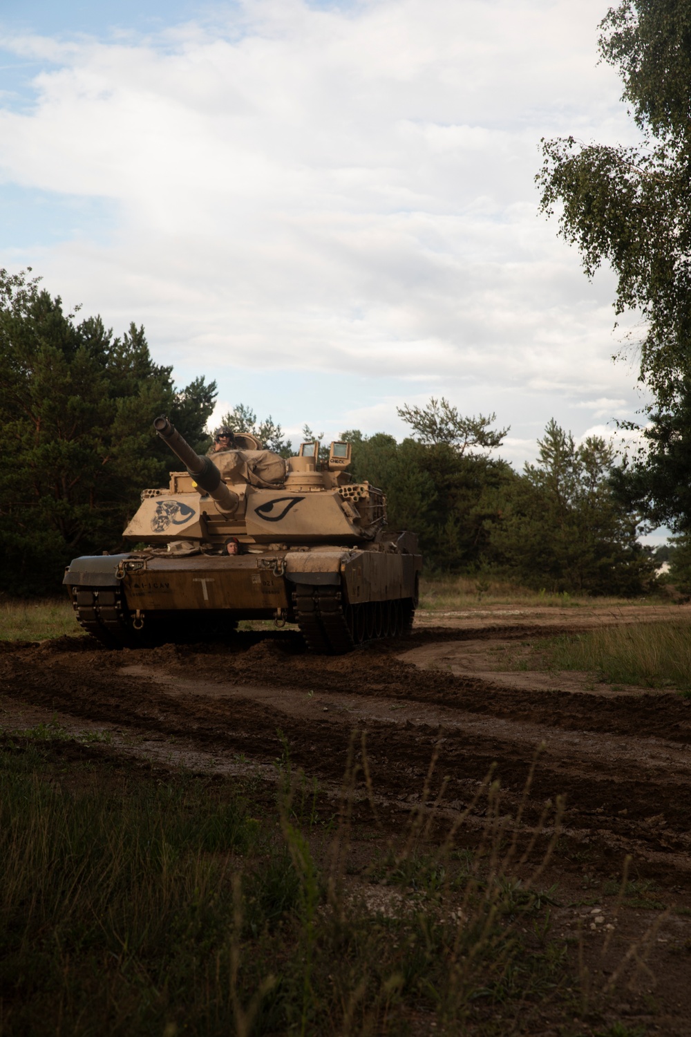 Armored Tanks Arrive in Poland