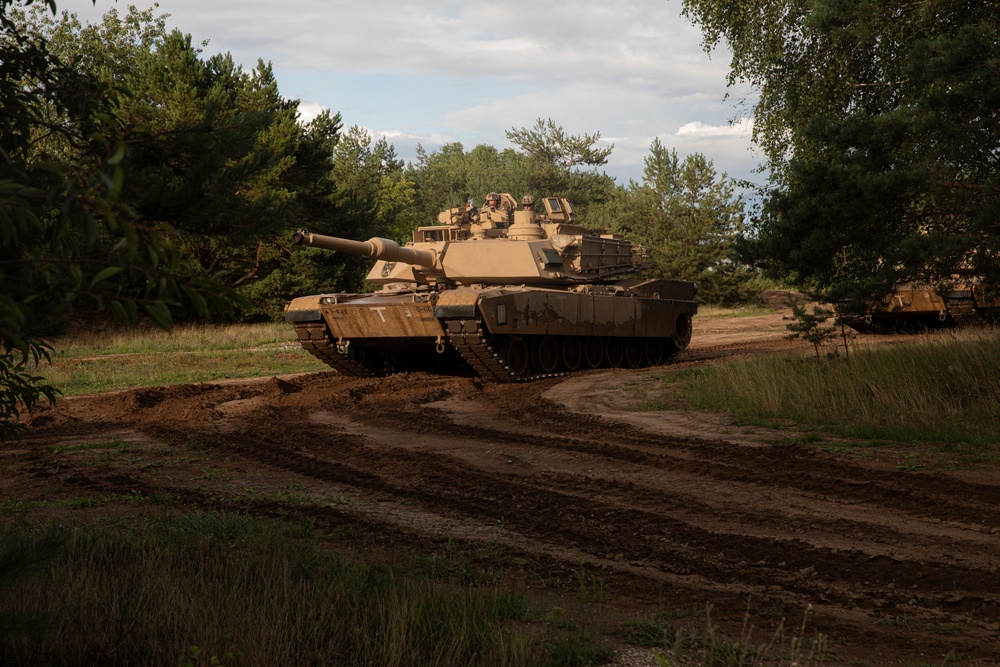 Armored Tanks Arrive in Poland