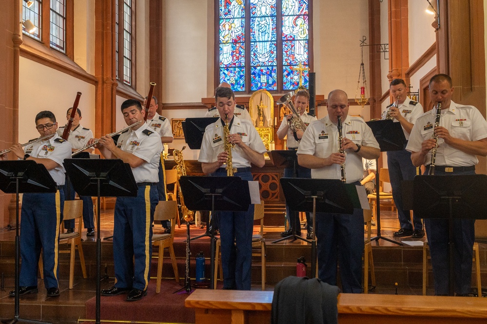 Withycombe Winds performs during the &quot;Summer Night Music Concert&quot;