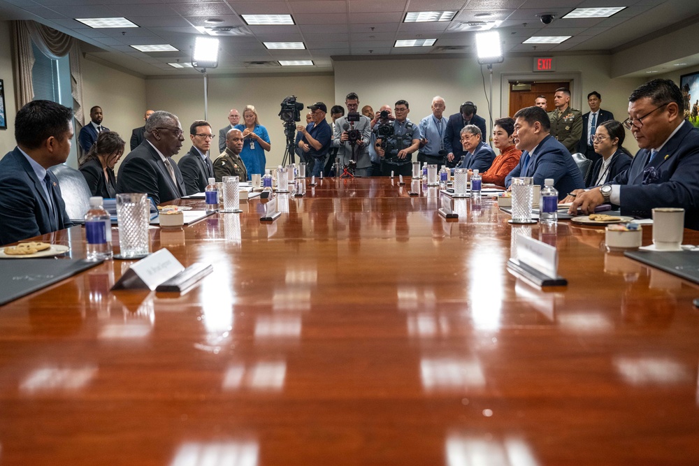 SD Hosts Mongolian PM