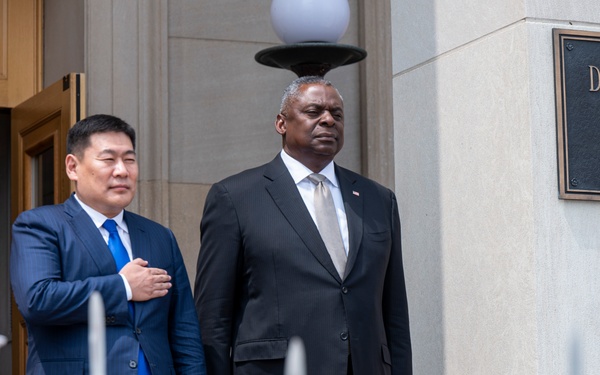 SD Hosts Mongolian PM