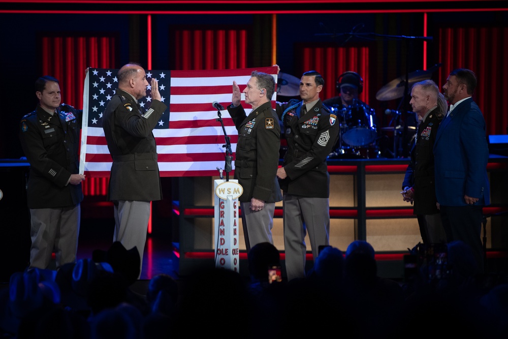 Craig Morgan enlists in the U.S. Army Reserve