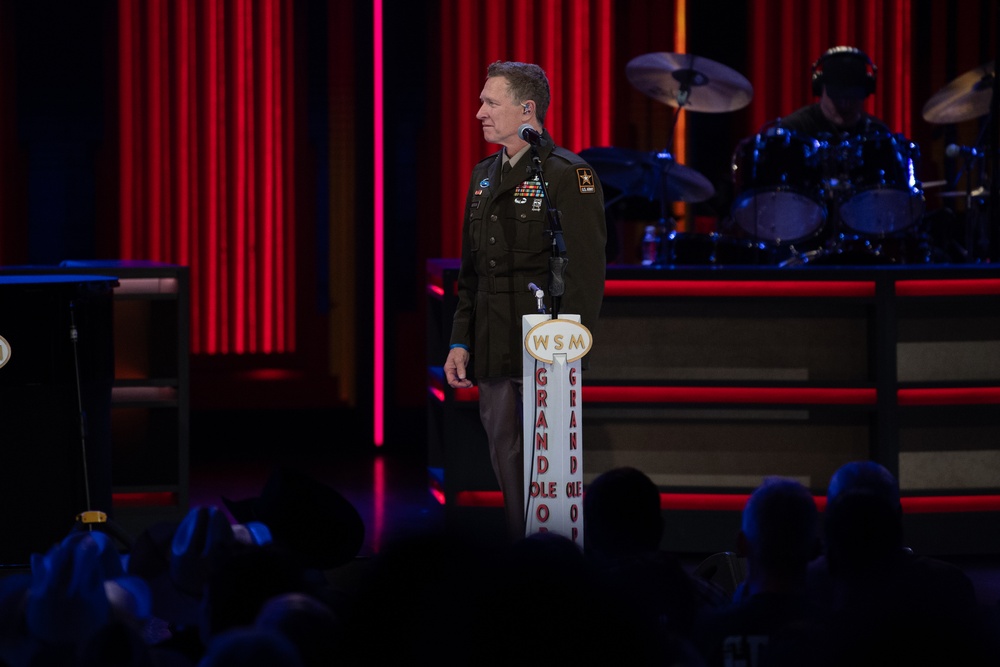 Craig Morgan enlists in the U.S. Army Reserve