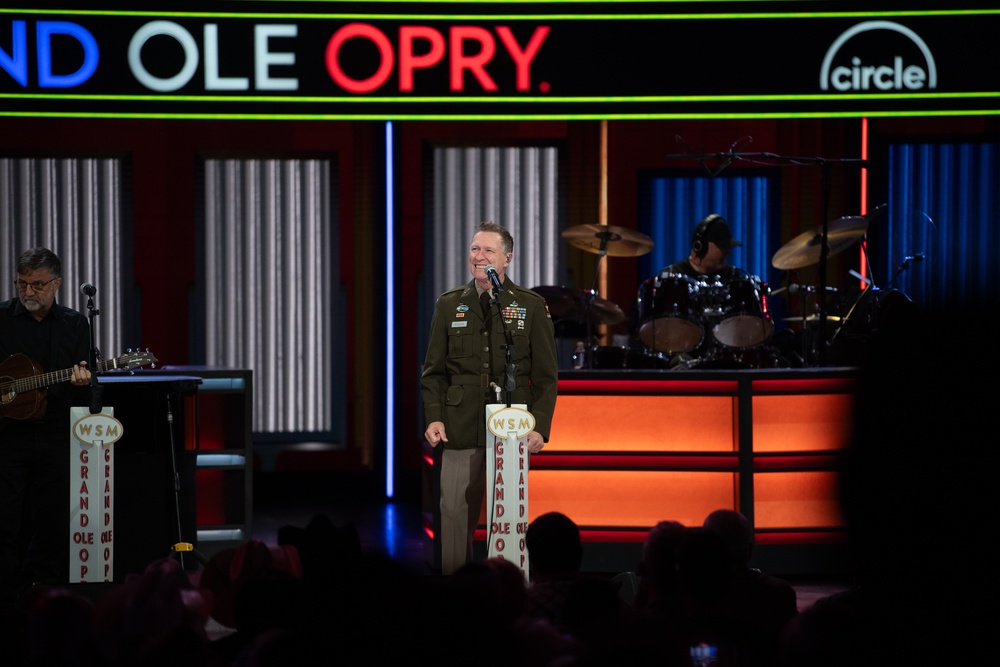 Craig Morgan enlists in the U.S. Army Reserve