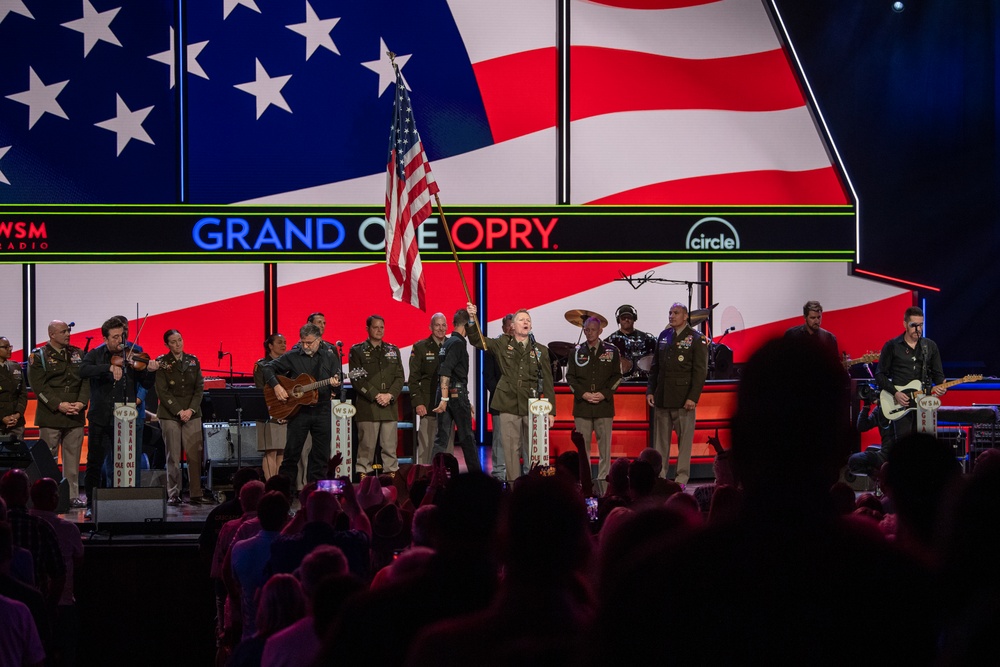 Craig Morgan enlists in the U.S. Army Reserve