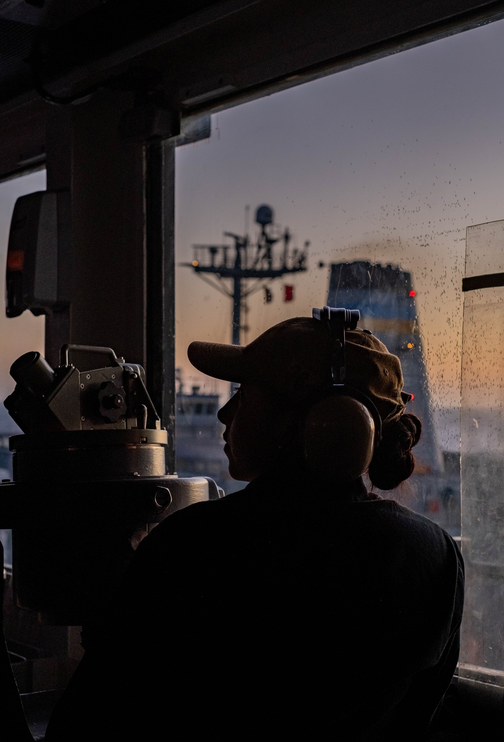 USS Ronald Reagan (CVN 76) conducts fueling-at-sea with USNS Rappahannock (T-AO 204)