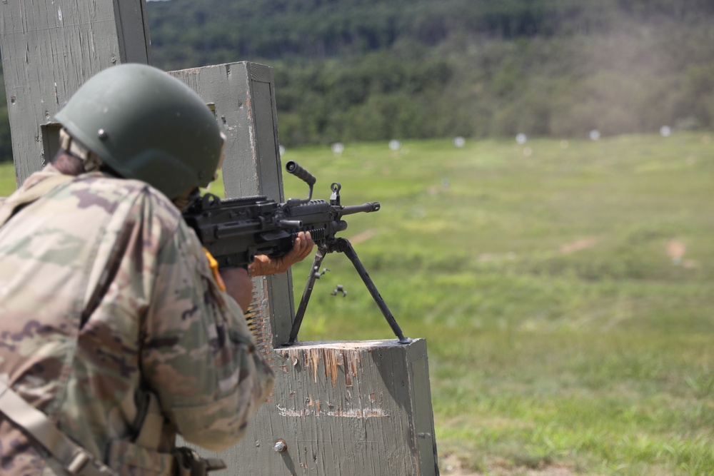 M249 light machine gun weapons qualification at Fort Indiantown Gap