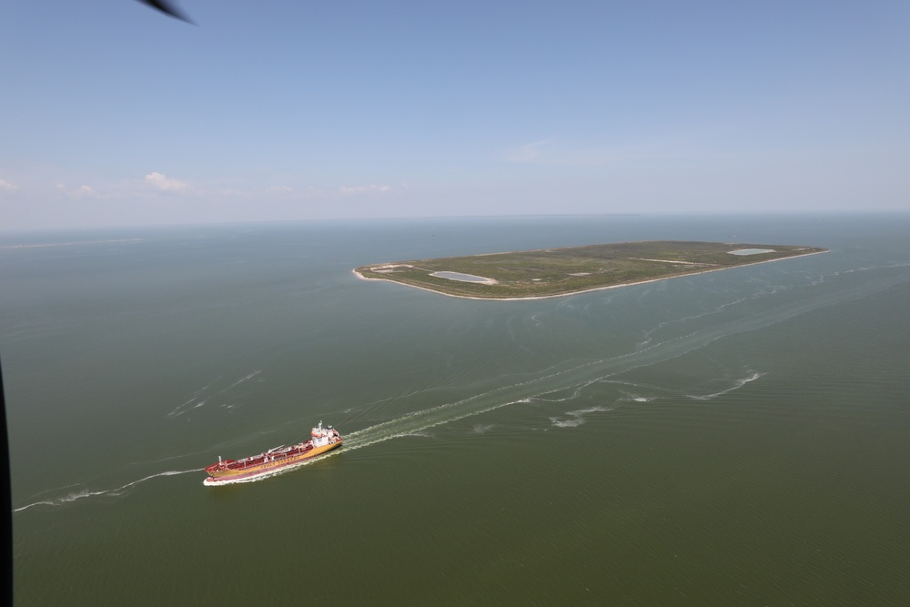 Galveston District flies to Conroe Army Reserve Center with 1-158 AHB Ghostriders