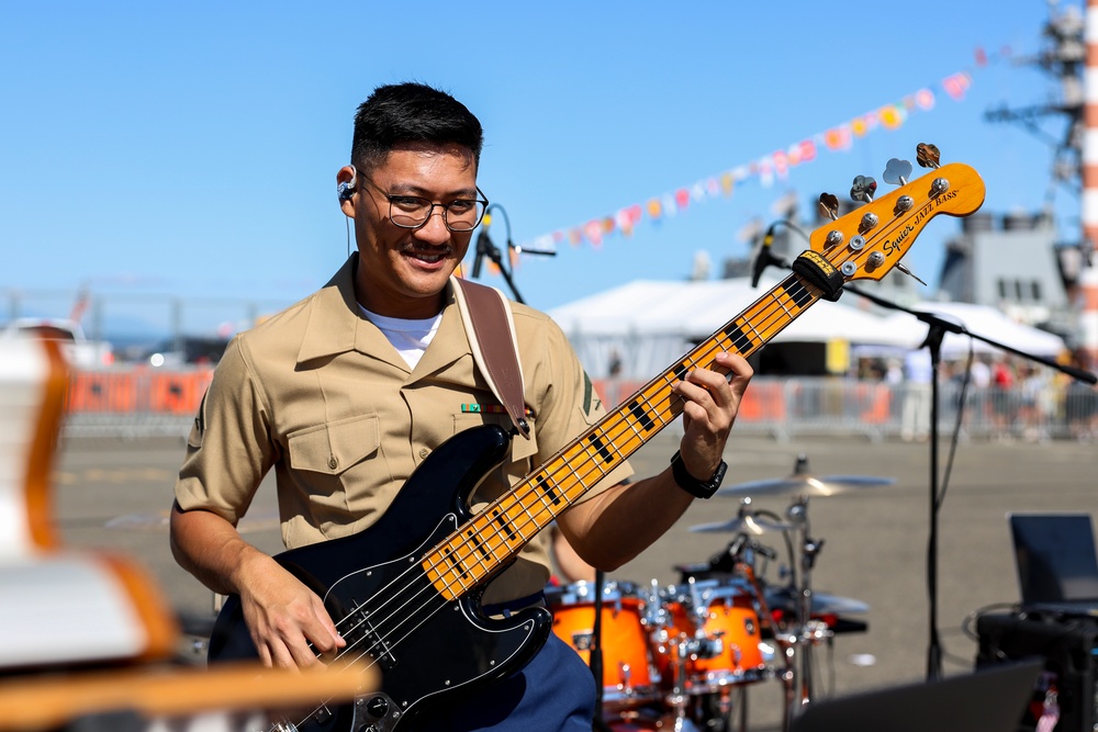 1st MARDIV Band Performs During Seattle Fleet Week