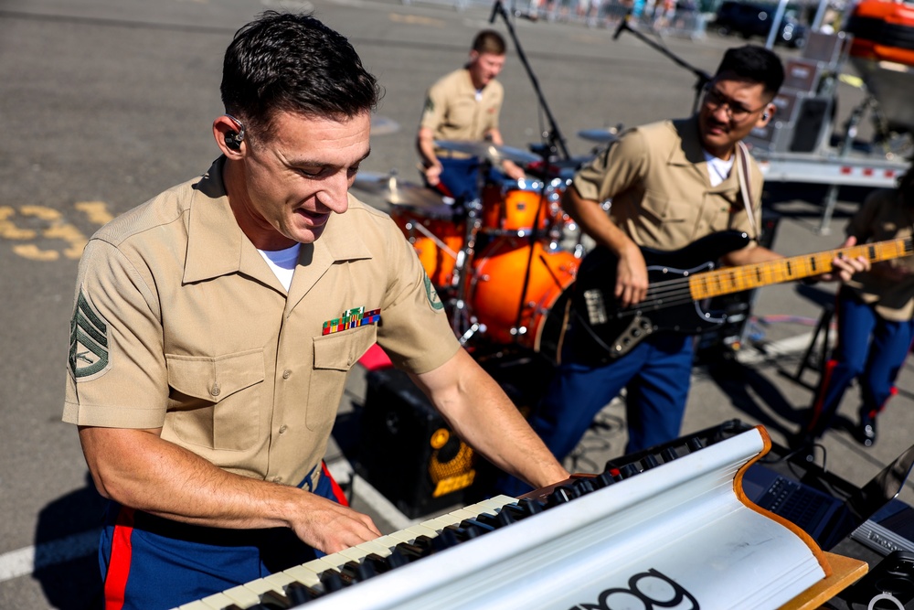 1st MARDIV Band Performs During Seattle Fleet Week