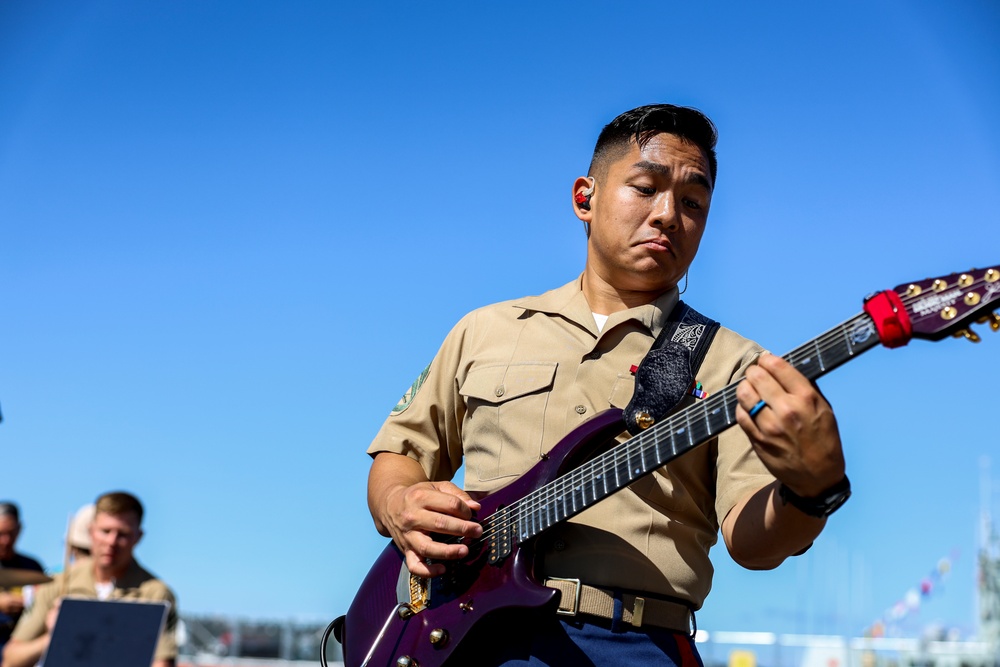 1st MARDIV Band Performs During Seattle Fleet Week