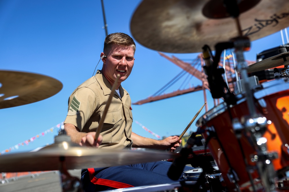 1st MARDIV Band Performs During Seattle Fleet Week