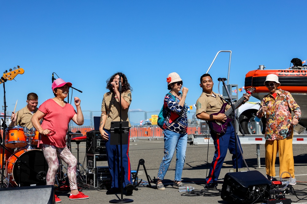 1st MARDIV Band Performs During Seattle Fleet Week