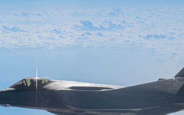 USAF Pegasuses refuel RAAF Lightings