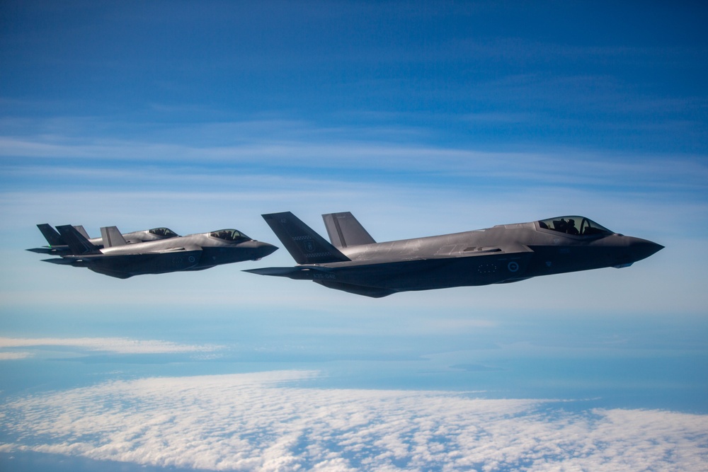 USAF Pegasuses refuel RAAF Lightings