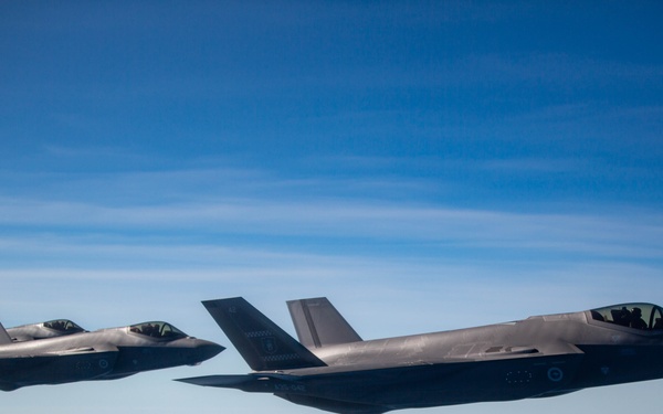 USAF Pegasuses refuel RAAF Lightings