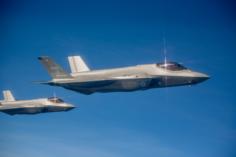 USAF Pegasuses refuel RAAF Lightings