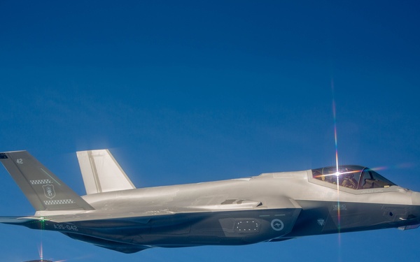 USAF Pegasuses refuel RAAF Lightings