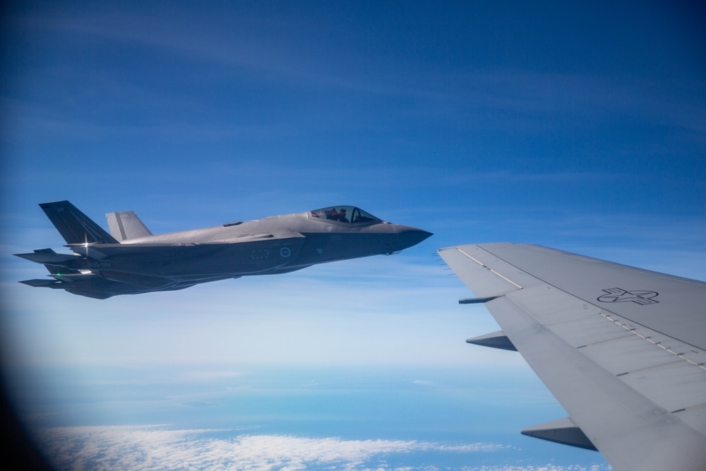 USAF Pegasuses refuel RAAF Lightings