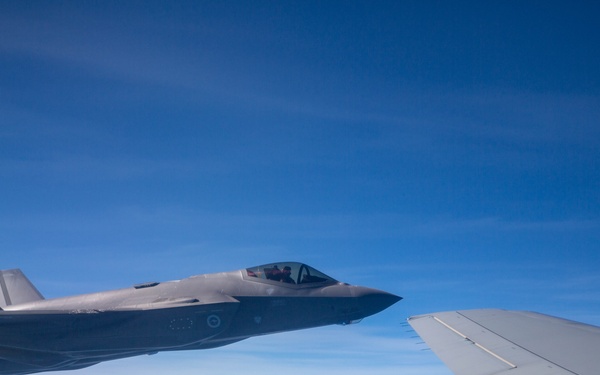 USAF Pegasuses refuel RAAF Lightings