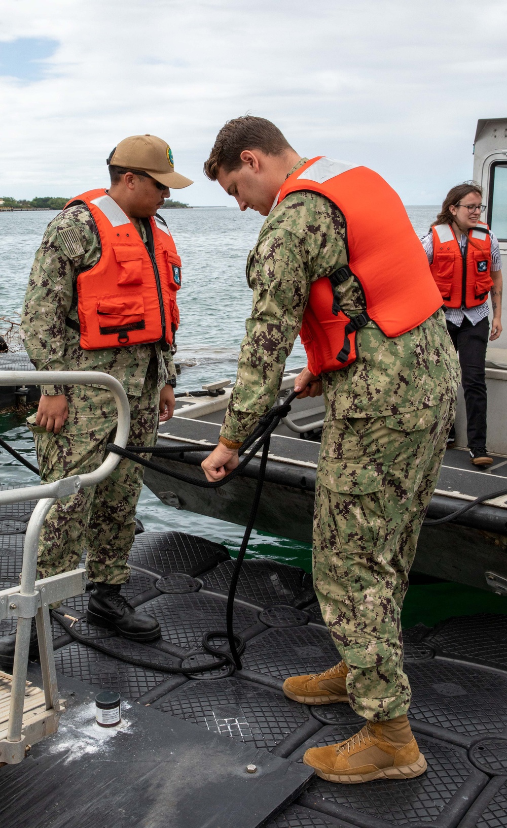 UH Midshipmen Conduct Small Boat Drills