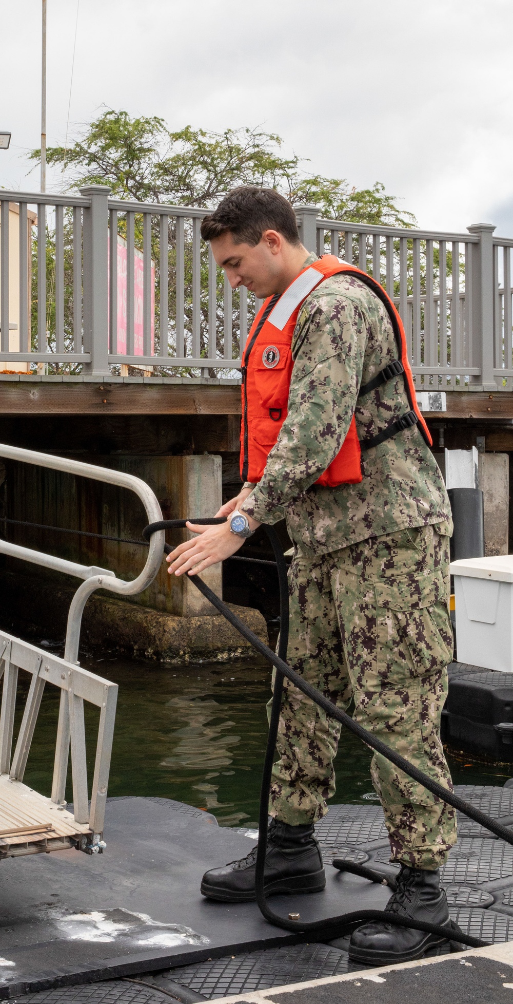 UH Midshipmen Conduct Small Boat Drills