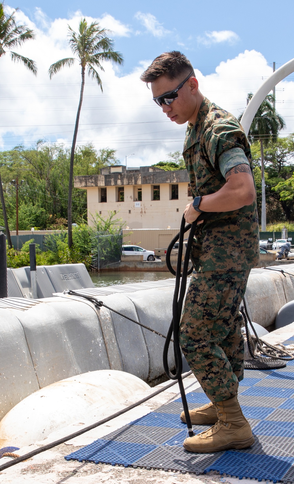 UH Midshipmen Conduct Small Boat Drills