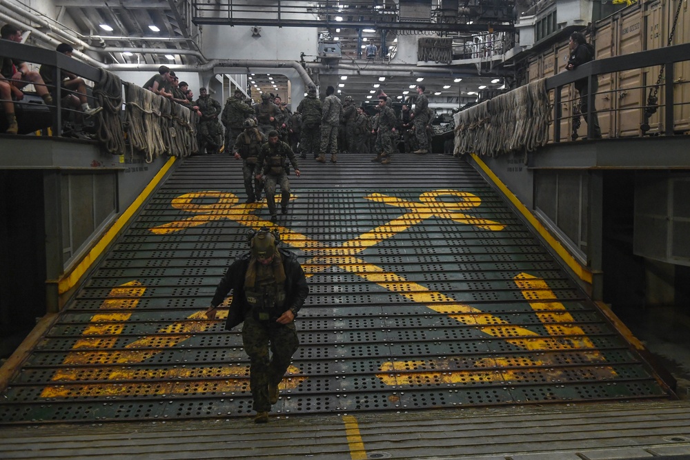 Sailors and Marines aboard USS Green Bay (LPD 20) Conduct Amphibious Assault Exercise with JGSDF During Exercise Talisman Sabre 23