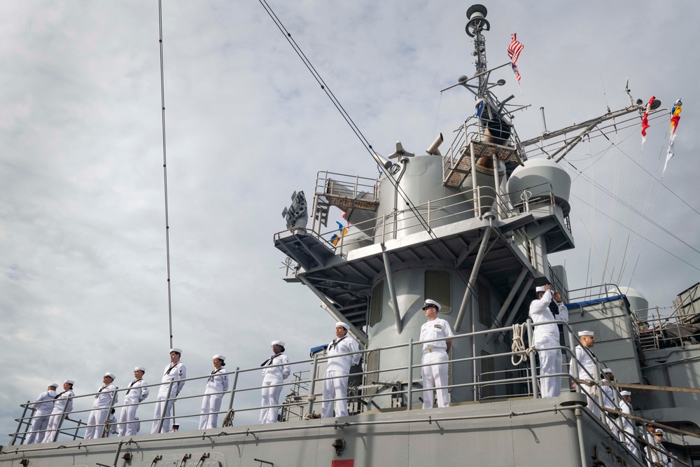 Blue Ridge and 7th Fleet Sailors Man the Rails in Brunei