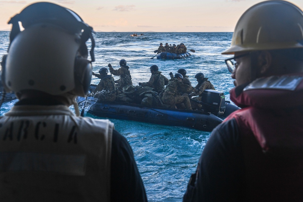 DVIDS - Images - Sailors and Marines aboard USS Green Bay (LPD 20 ...