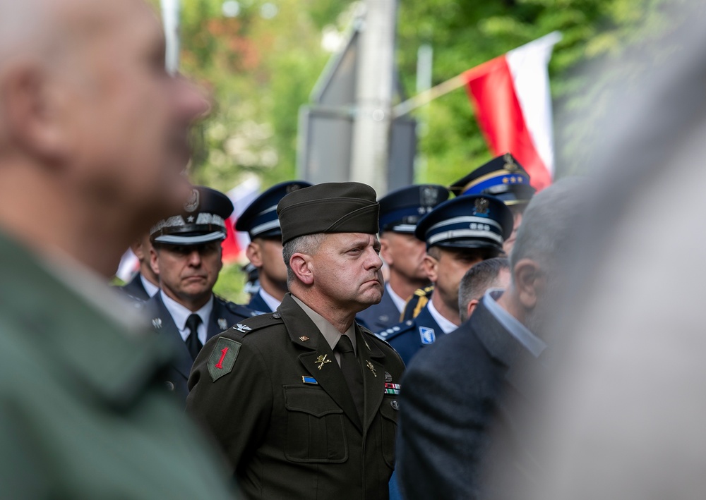 USAG Poland and V Corps leaders join ceremony 1944 Warsaw Uprising commemoration