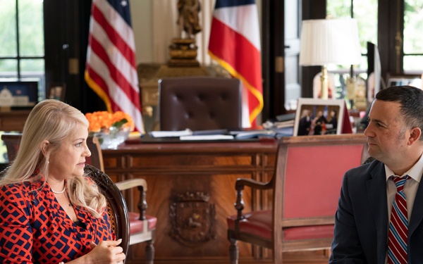 Congressman Darren Soto visits the fortress to discuss recovery processes in Puerto Rico