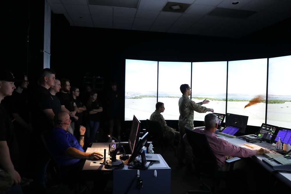 Future Soldiers Visit Home of Army Aviation