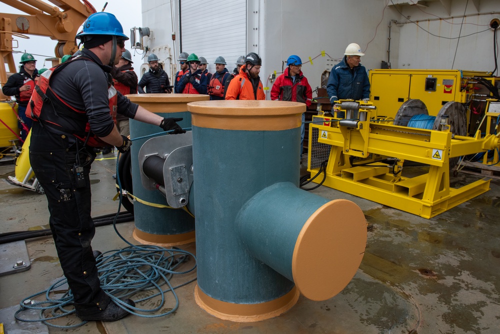 Coast Guard Cutter Healy conducts science mission in Beaufort Sea