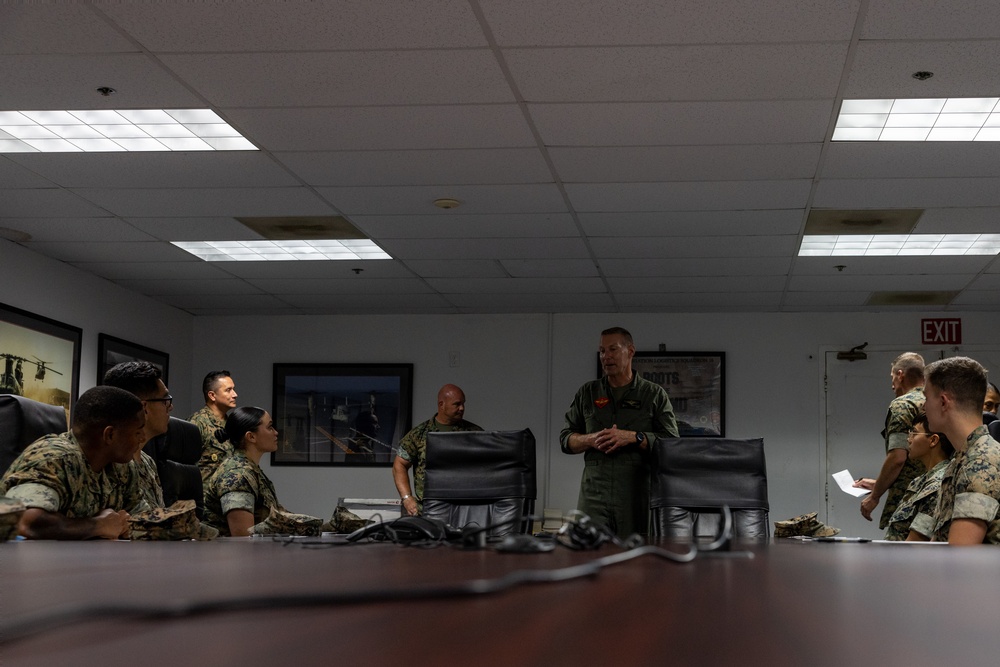 3rd MAW Commanding General Spends Time with MALS-16 