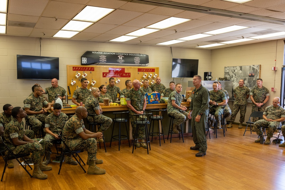 3rd MAW Commanding General Spends Time with MALS-16 