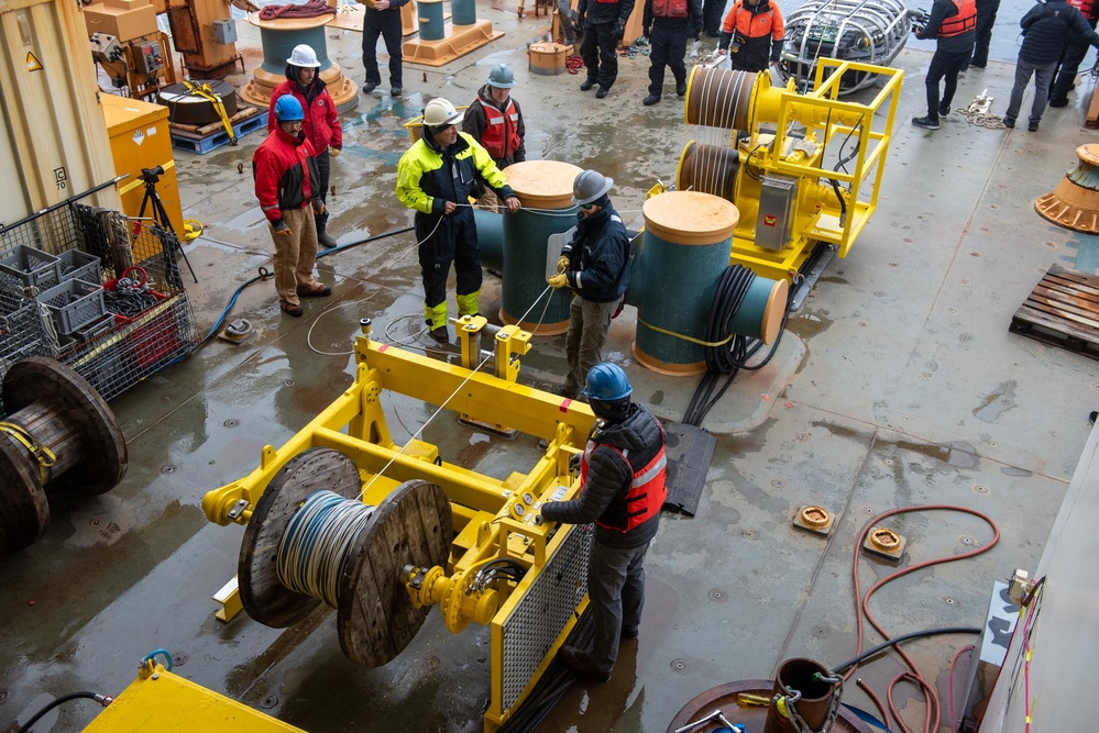 Coast Guard Cutter Healy conducts science missions in Beaufort Sea