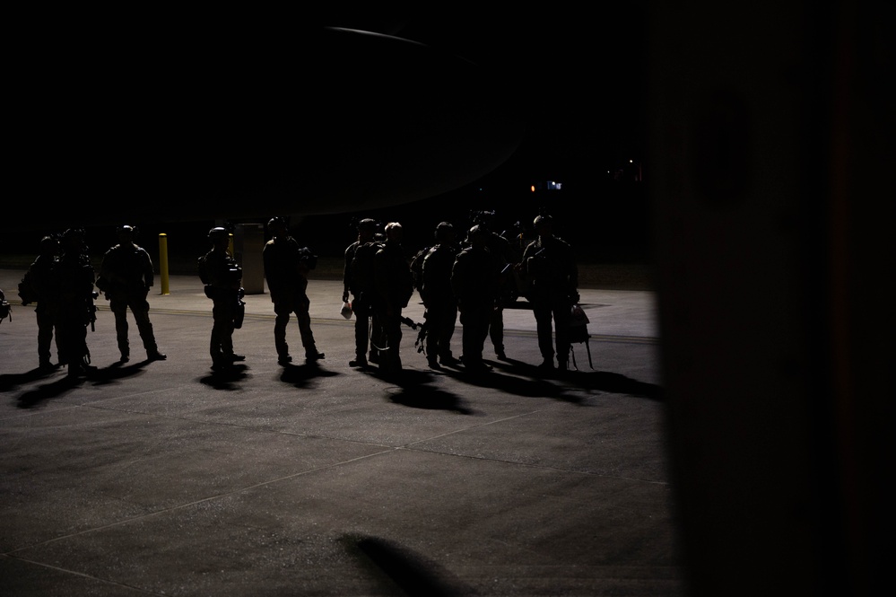 Talisman Sabre 23 | Australian Army, 353rd SOW night infiltration training