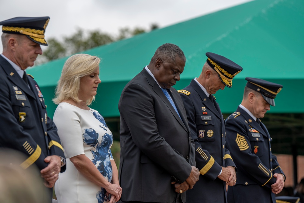 SECDEF Attends Chief of Staff of the Army Relinquishment Ceremony