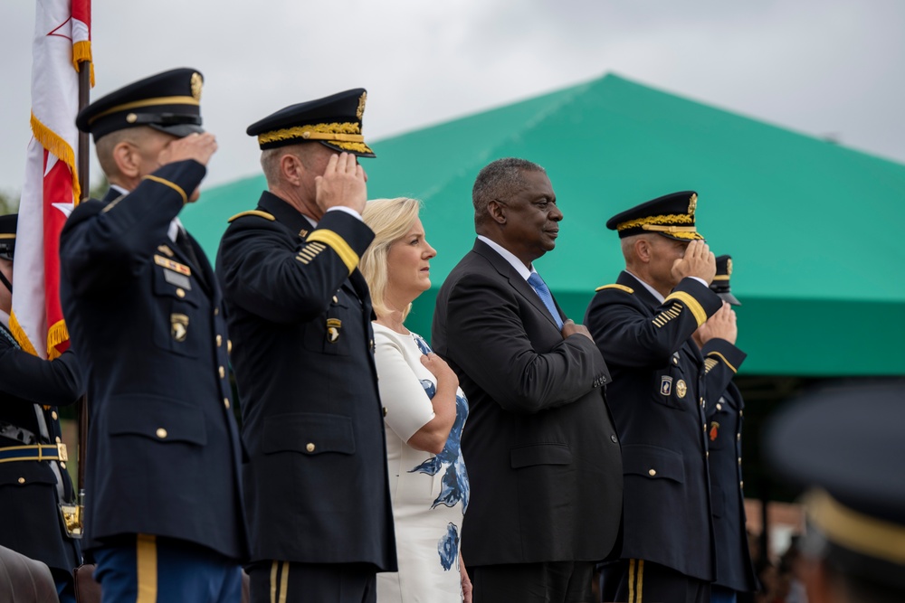 SECDEF Attends Chief of Staff of the Army Relinquishment Ceremony