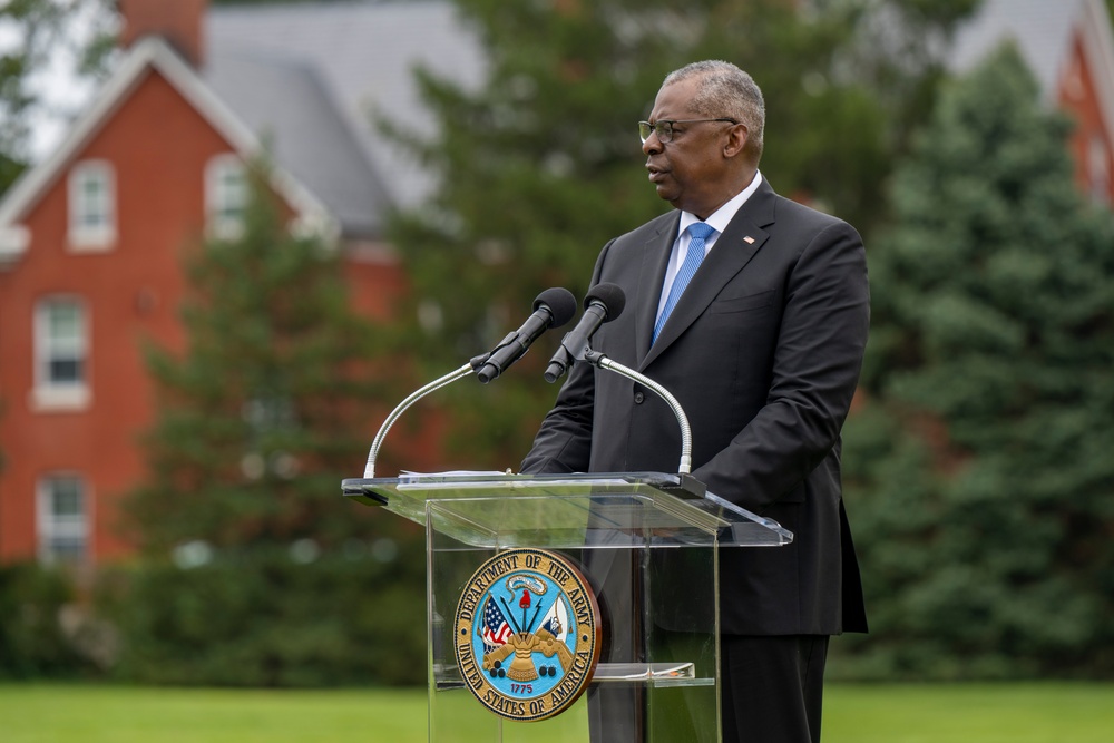 SECDEF Attends Chief of Staff of the Army Relinquishment Ceremony