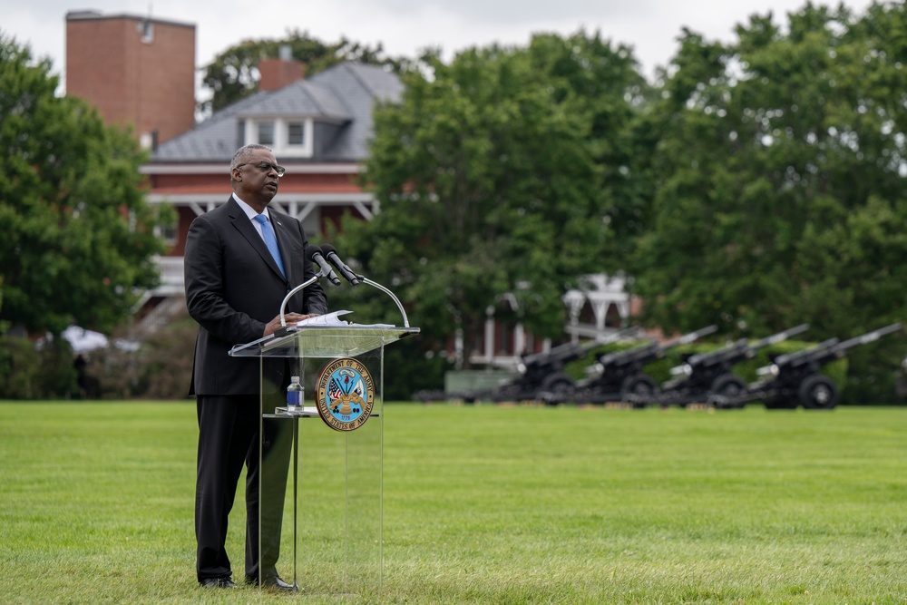 SECDEF Attends Chief of Staff of the Army Relinquishment Ceremony