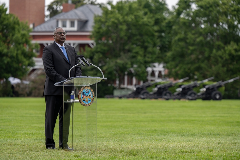 SECDEF Attends Chief of Staff of the Army Relinquishment Ceremony