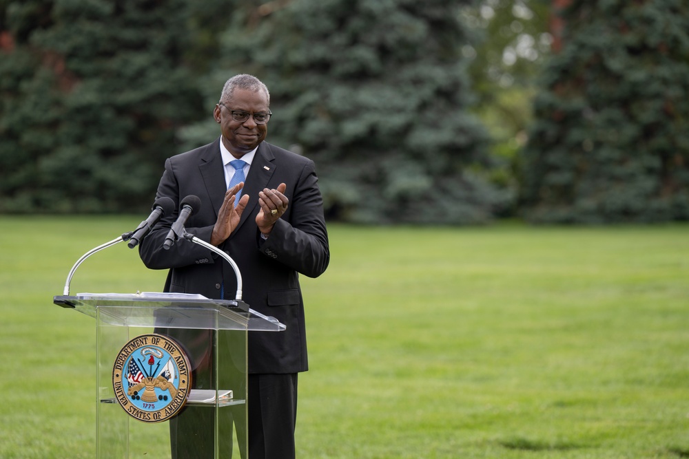 SECDEF Attends Chief of Staff of the Army Relinquishment Ceremony