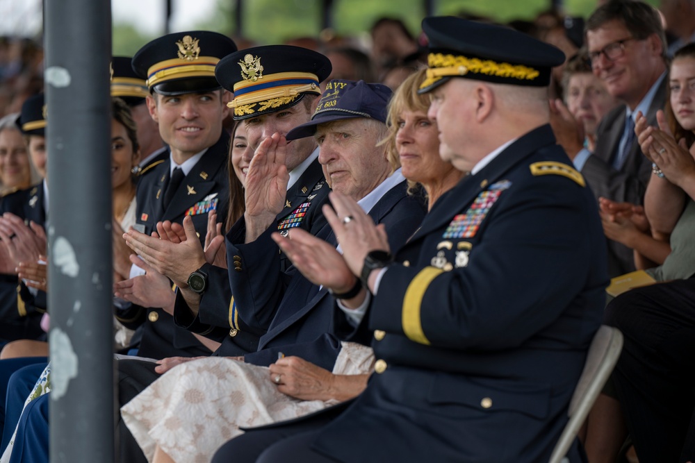 SECDEF Attends Chief of Staff of the Army Relinquishment Ceremony